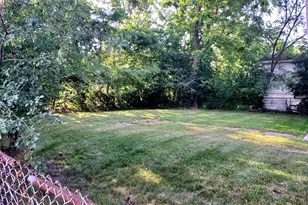 9834 S Oglesby St, Chicago, IL 60617 - Photo 4