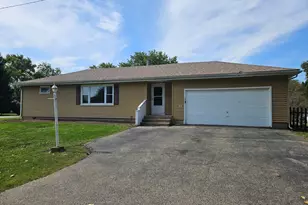 1807 Beach Rd, McHenry, IL 60050 - Photo 2