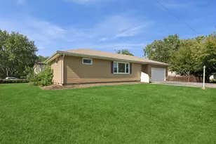 1807 Beach Rd, McHenry, IL 60050 - Photo 6