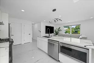 336 Westwood Ct, Vernon Hills, IL 60061 - Photo 8