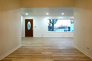 808 Bridle Ln, Wheaton, IL 60187 - Photo 8