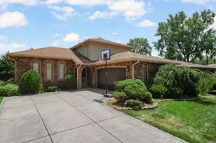 18443 Maple St, Lansing, IL 60438 - Photo 2