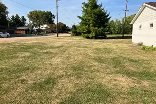 910 W 19th St, Sterling, IL 60181 - Photo 30