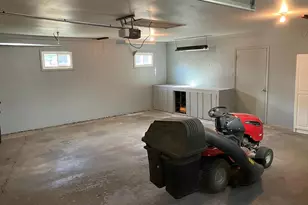 910 W 19th St, Sterling, IL 60181 - Photo 24