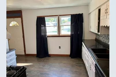 910 W 19th Street, Sterling, IL 60181 - Photo 2