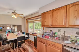 10408 S Alta Dr, Palos Hills, IL 60465 - Photo 8