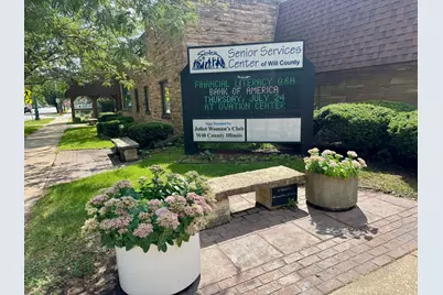 251 N Center Street, Joliet, IL 60435 - Photo 4