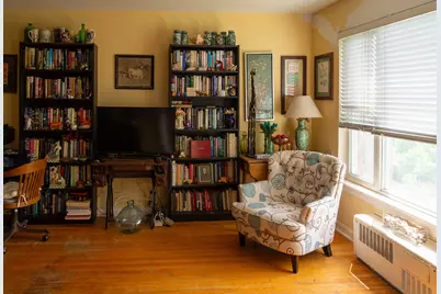 2424 W Estes Avenue #5D, Chicago, IL 60645 - Photo 4