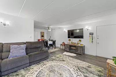 [Address not provided], Worth, IL 60482 - Photo 8