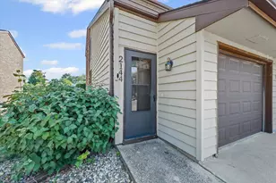 2144 Harbor Town Cir, Champaign, IL 61821 - Photo 4