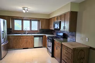 1546 Wheeler St, Woodstock, IL 60098 - Photo 12