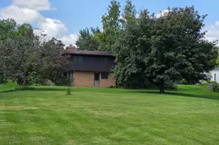 1546 Wheeler St, Woodstock, IL 60098 - Photo 4