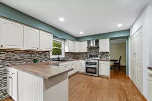 1554 Deer Run, Gurnee, IL 60031 - Photo 4