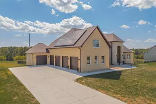 9491 Crossbow Dr, Bloomington, IL 61705 - Photo 2