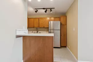 655 W Irving Park Rd, Chicago, IL 60613 - Photo 8