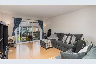 2B Kingery Quarter #207, Willowbrook, IL 60527 - Photo 2