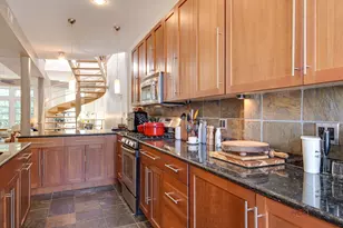 902 W Newport Ave, Chicago, IL 60657 - Photo 14