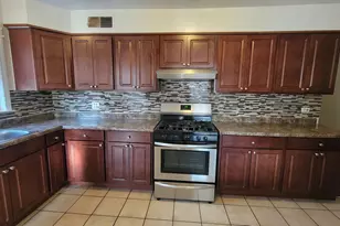 6542 N Hoyne Ave, Chicago, IL 60645 - Photo 2