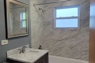 6542 N Hoyne Ave, Chicago, IL 60645 - Photo 8