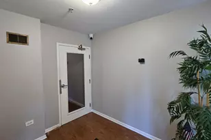 9601 S Karlov Ave, Oak Lawn, IL 60453 - Photo 2