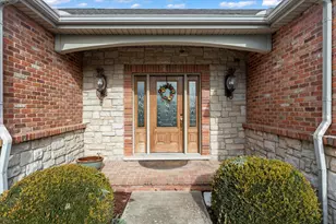 200 Riverbend Blvd, Mahomet, IL 61853 - Photo 4