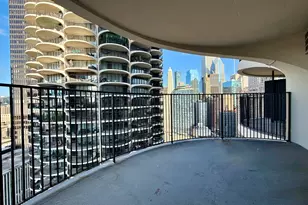 300 N State St, Chicago, IL 60654 - Photo 4