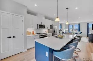 908 Jenkins Ct, Wheeling, IL 60090 - Photo 4