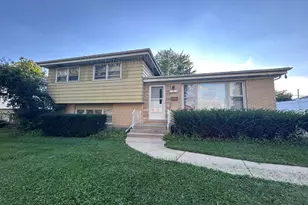 10 N Adams Dr, Addison, IL 60101 - Photo 2