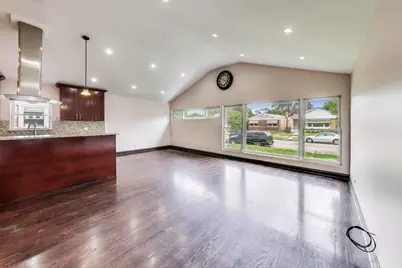 6544 N Albany Avenue, Chicago, IL 60645 - Photo 2