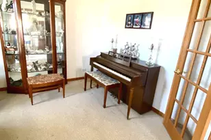 1056 Deertrail Ct, Antioch, IL 60002 - Photo 6