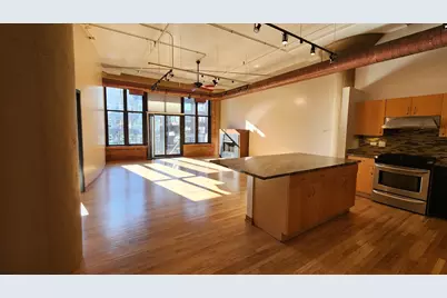 333 W Hubbard Street #323, Chicago, IL 60654 - Photo 6