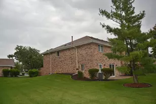 17155 Kamp Ct, Tinley Park, IL 60487 - Photo 4