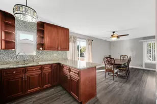 6988 Plumtree Ln, Hanover Park, IL 60133 - Photo 10