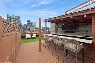 210 N Halsted St, Chicago, IL 60661 - Photo 20