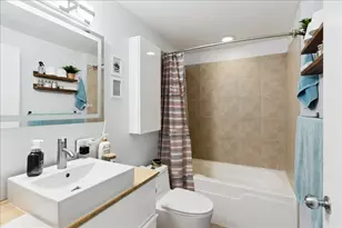 1122 W Catalpa Ave, Chicago, IL 60640 - Photo 16