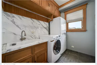 536 W Barry Avenue, Chicago, IL 60657 - Photo 30