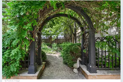 536 W Barry Avenue, Chicago, IL 60657 - Photo 42