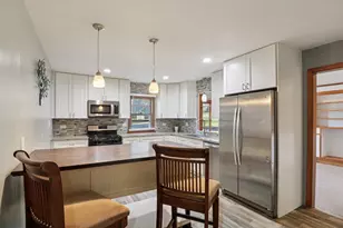 1514 N Freund Ave, McHenry, IL 60050 - Photo 4