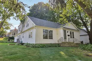 1514 N Freund Ave, McHenry, IL 60050 - Photo 2