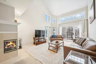 1053 N Glenview Ct, Palatine, IL 60067 - Photo 2