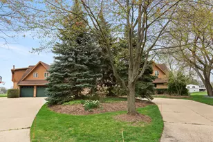 607 Berkshire Ct, Downers Grove, IL 60516 - Photo 2