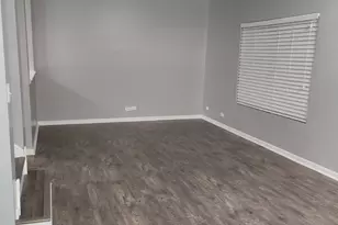 316 E Victoria Cir, North Aurora, IL 60542 - Photo 2