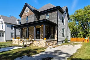 319 W Moulton St, Pontiac, IL 61764 - Photo 2