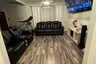 9315 S Clyde Ave, Chicago, IL 60617 - Photo 2