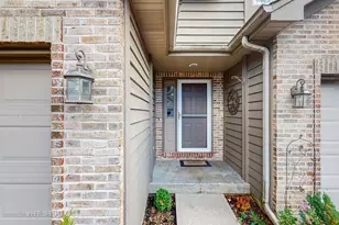 542 Silver Aspen Cir, Crystal Lake, IL 60014 - Photo 2