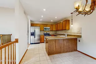 542 Silver Aspen Cir, Crystal Lake, IL 60014 - Photo 6