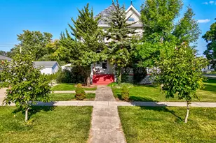 303 N Walnut St, Wenona, IL 61377 - Photo 2