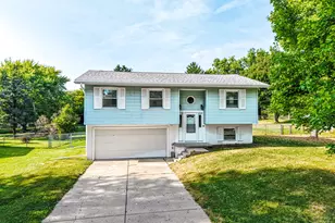 2124 Middlebury Rd, Freeport, IL 61032 - Photo 2