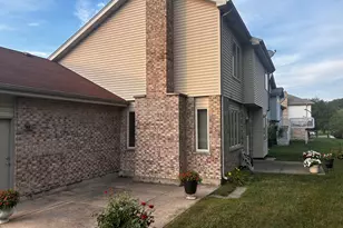 18623 Augusta Ln, Hazel Crest, IL 60429 - Photo 2