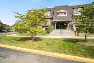 3856 S Parkway Dr, Northbrook, IL 60062 - Photo 2